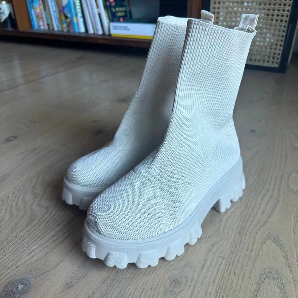 Cream sock boots size 6 - Picture 1 of 2
